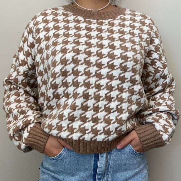 Hollister Sweaters - Hollister Brown Cream Houndstooth Cropped Sweater Women’s Large